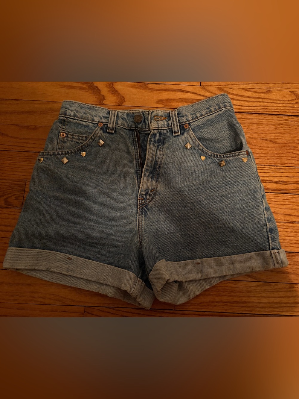 studded levi’s shorts!
